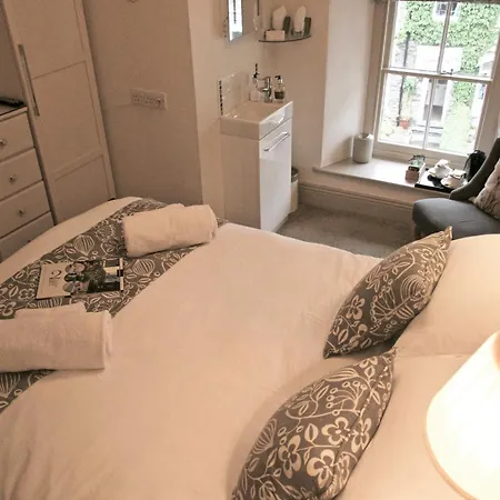 2 Cambridge Ambleside
