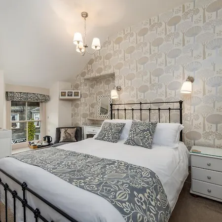 2 Cambridge Ambleside