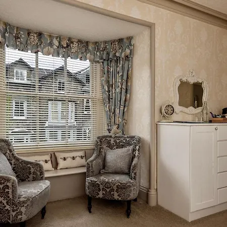 2 Cambridge * Ambleside